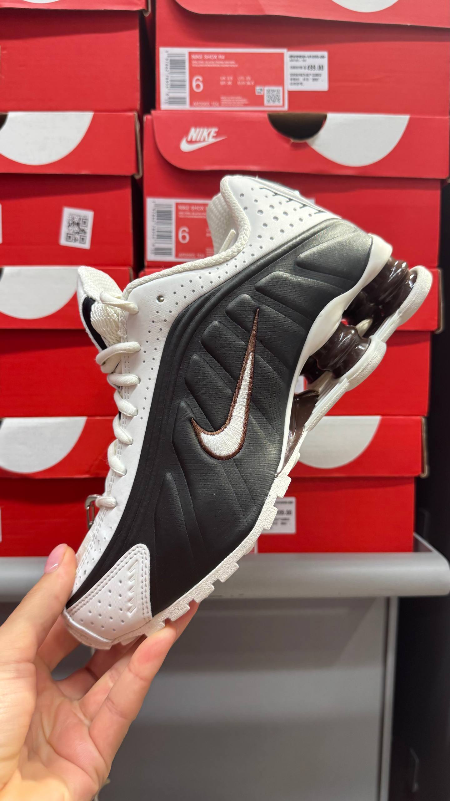 Nike SHOX R4